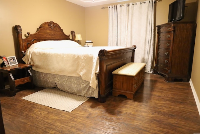 3302 Willow Ln, Paragould, AR 72450 - bedroom featuring baseboards and dark wood finished floors