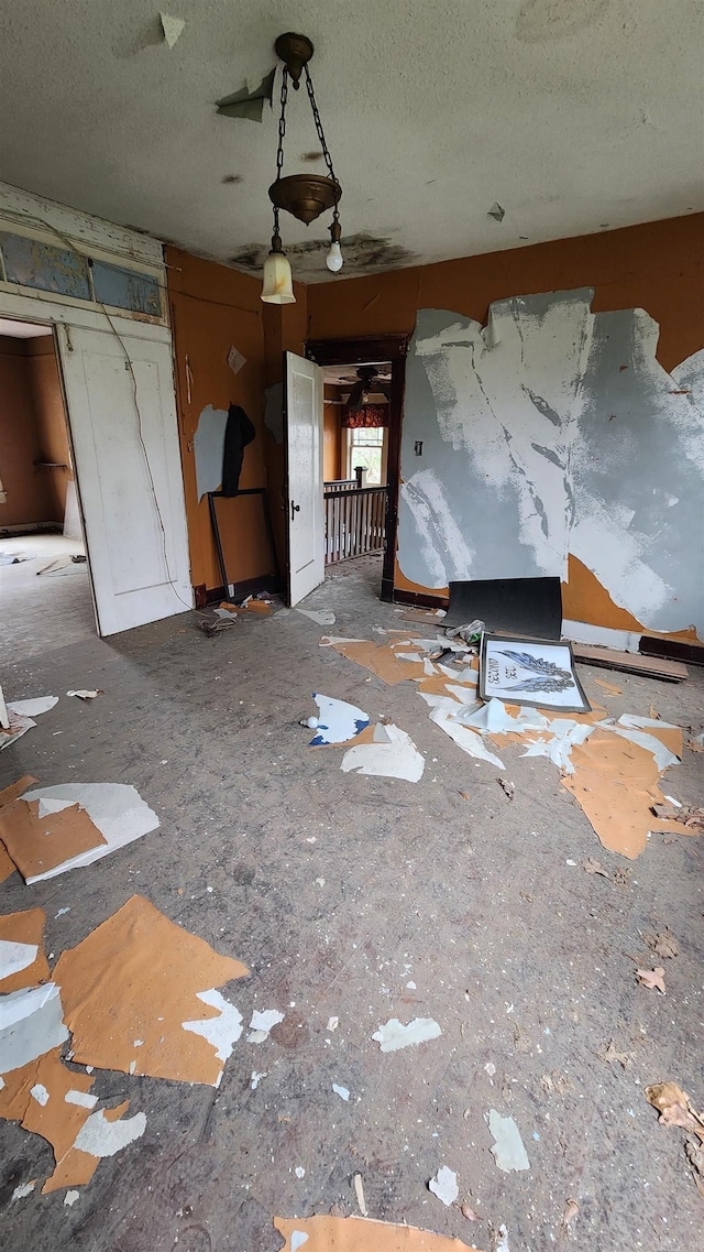 empty room featuring a textured ceiling