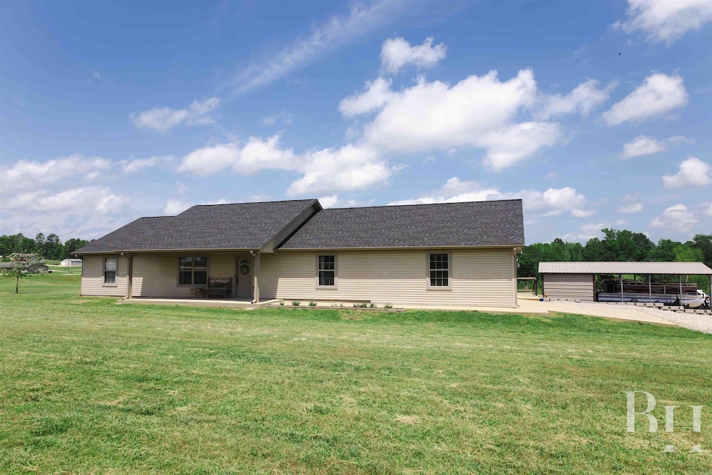 300 Pin Oak, Bismarck, AR 71929 - view of front of home featuring roof with shingles and a front lawn