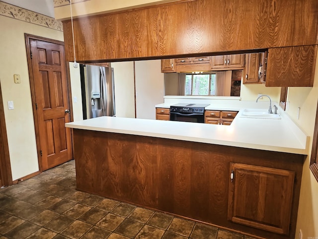 50 Monovar Cir, Hot Springs Village, AR 71909 - kitchen with a sink, stainless steel refrigerator with ice dispenser, black electric range oven, a peninsula, and light countertops