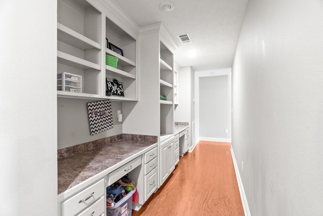 mudroom with visible vents, light wood-style flooring, and baseboards