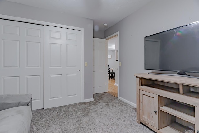 1321 W Front St, Heber Springs, AR 72543 - bedroom featuring baseboards, light carpet, and a closet