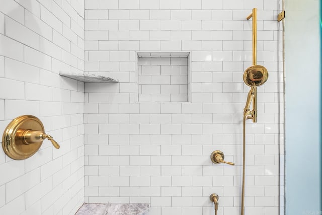 1509 S Spring, Little Rock, AR 72202 - bathroom featuring tiled shower