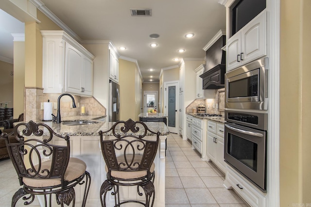 9241 Johnson Dr, Sherwood, AR 72120 - kitchen featuring visible vents, crown molding, appliances with stainless steel finishes, a sink, and a peninsula