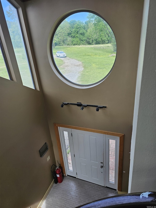 161 Funderburg Rd, Mineral Sprs, AR 71851 - foyer with a towering ceiling