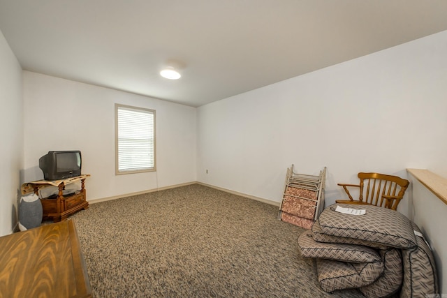 143 Hurricane Dr, Greers Ferry, AR 72067 - living area featuring baseboards and carpet