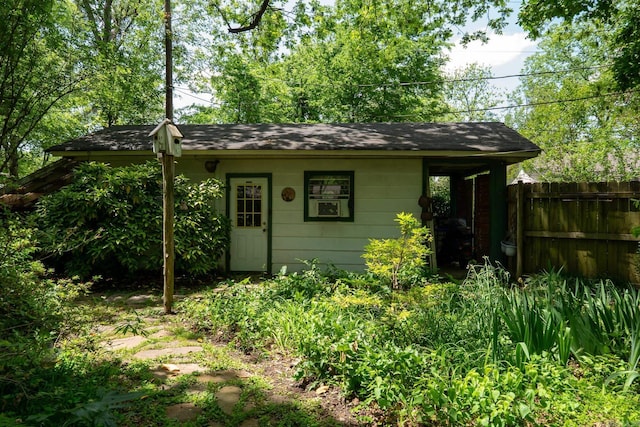 view of outdoor structure with an outdoor structure and fence