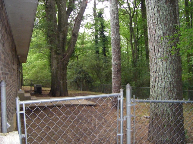 1526 Pine Manor Dr, Arkadelphia, AR 71923 - view of yard featuring fence and a gate