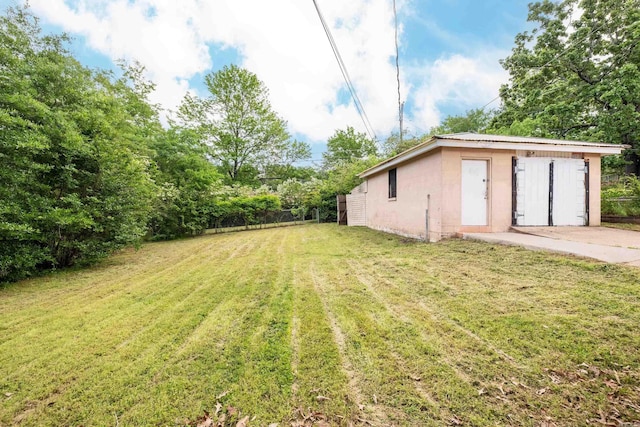 view of yard featuring fence and an outdoor structure