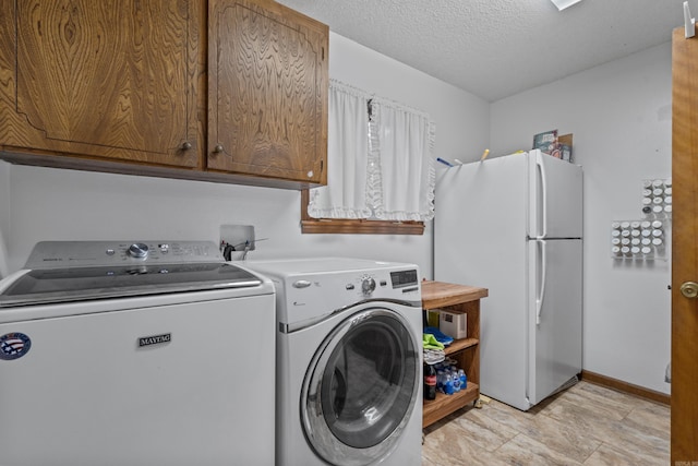 15 Tarifa Ln, Hot Springs Village, AR 71909 - washroom featuring baseboards, washing machine and dryer, and a textured ceiling