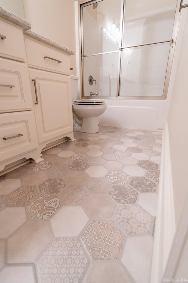 full bath featuring enclosed tub / shower combo and toilet