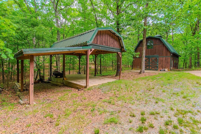 view of yard featuring a barn and an outdoor structure