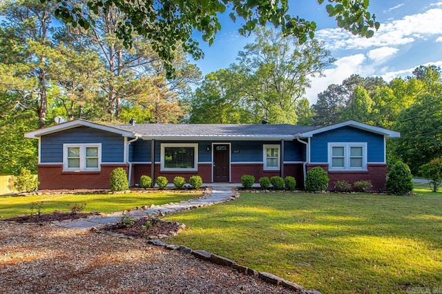 ranch-style house featuring a front lawn and brick siding