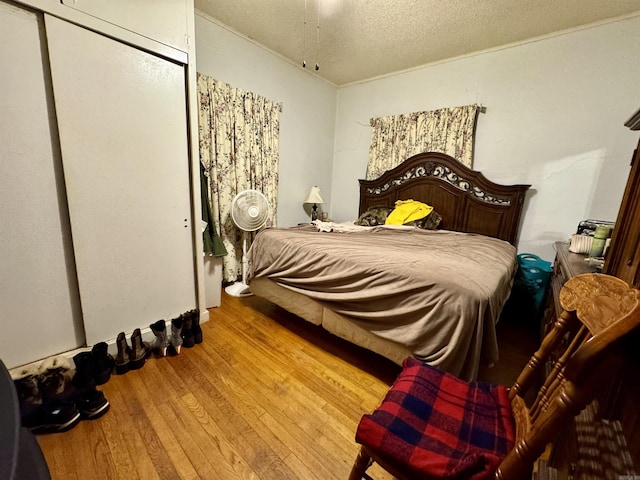 1519 S Oak St, Little Rock, AR 72204 - bedroom with a textured ceiling and wood finished floors