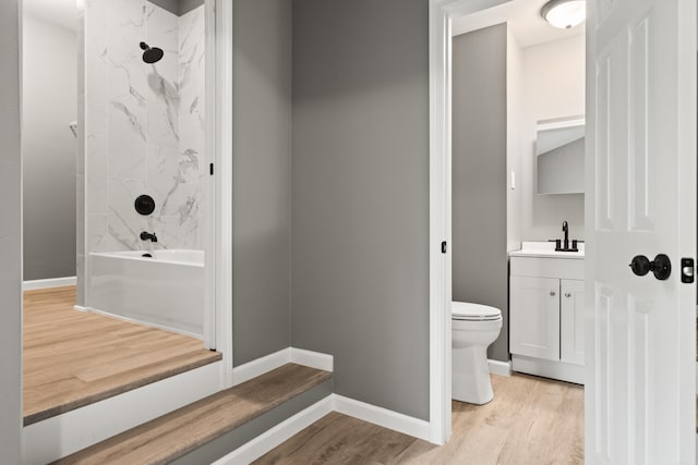 609 S St, Hot Springs, AR 71913 - bathroom featuring vanity, baseboards, toilet, and wood finished floors