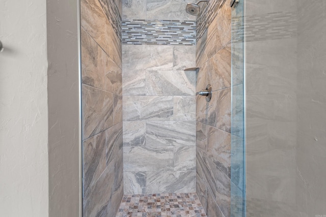 101 Long Island Dr, Hot Springs, AR 71913 - full bathroom featuring a tile shower