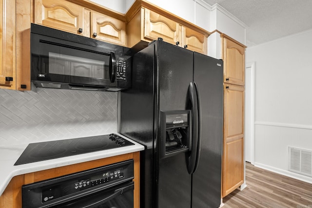 22 Colony Rd, Little Rock, AR 72227 - kitchen with light wood finished floors, tasteful backsplash, visible vents, ornamental molding, and black appliances