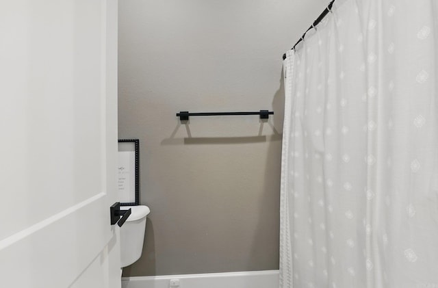 full bath with baseboards
