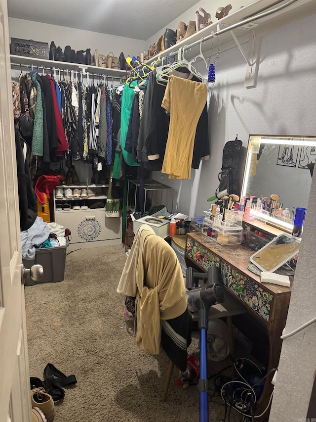 walk in closet featuring carpet floors