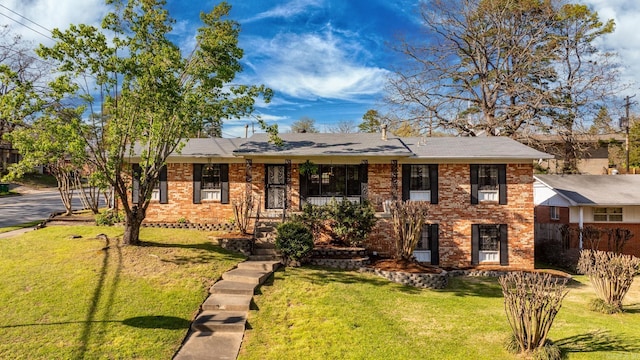 7510 Briarwood Dr, Little Rock, AR 72205 - view of front facade with brick siding, fence, a front yard, and roof with shingles