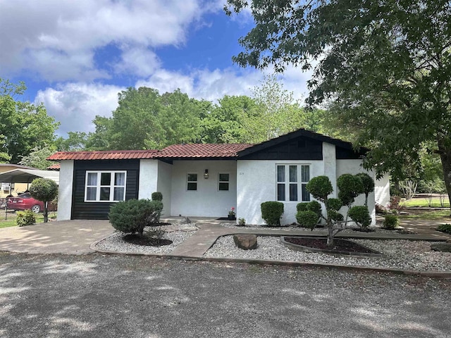 view of front of property featuring stucco siding