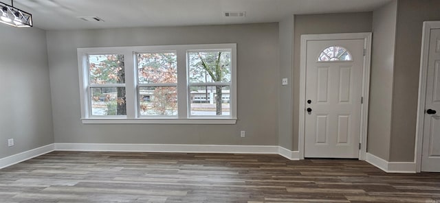 1620 S Harrison St, Little Rock, AR 72204 - entrance foyer with wood finished floors and baseboards