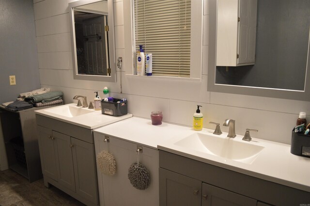 bathroom with vanity and backsplash