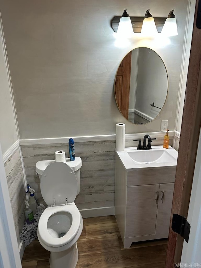 885 Mount Carmel Rd, Cabot, AR 72023 - bathroom with vanity, toilet, wainscoting, and wood finished floors