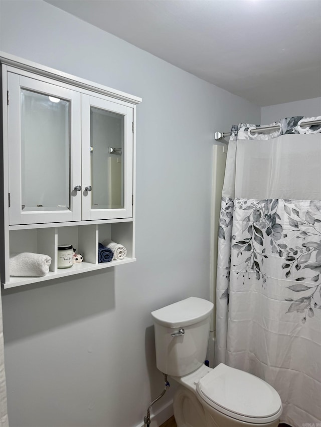 805 S St, Heber Springs, AR 72543 - full bath with toilet and curtained shower