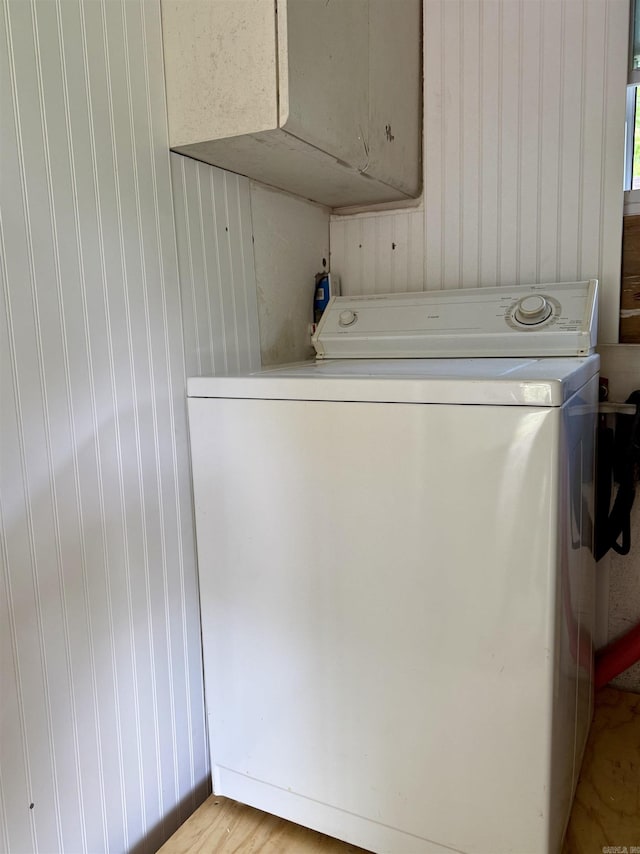 805 S St, Heber Springs, AR 72543 - laundry room with laundry area, washer / dryer, and wood finished floors