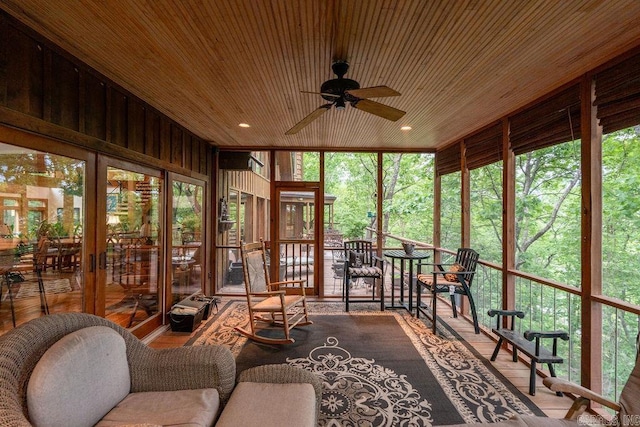 sunroom / solarium with a ceiling fan