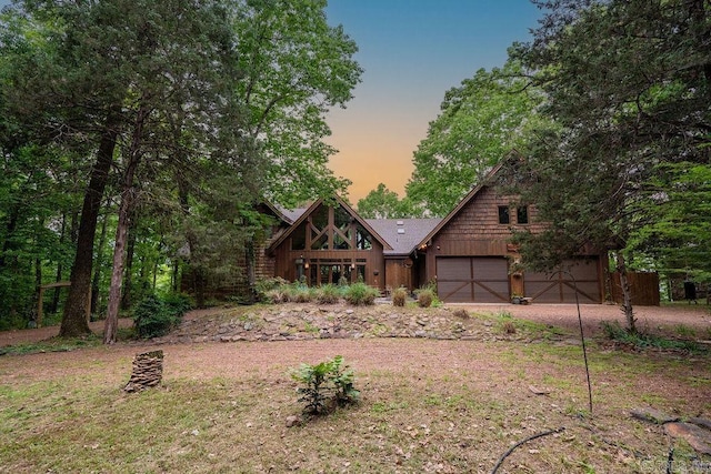 view of front of property with dirt driveway
