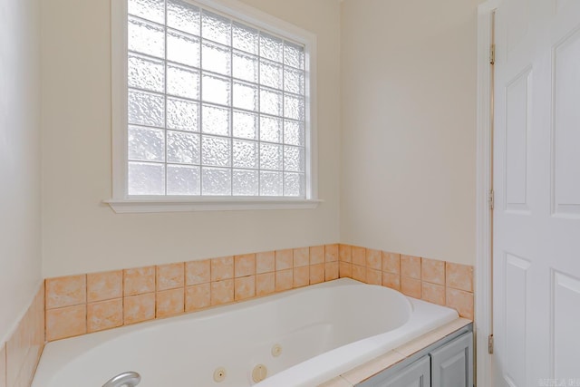 1010 Brownstone Dr, Jonesboro, AR 72404 - full bath with a whirlpool tub