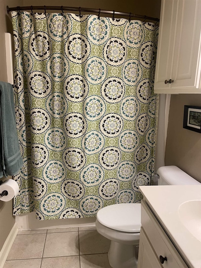 bathroom with curtained shower, tile patterned floors, baseboards, vanity, and toilet