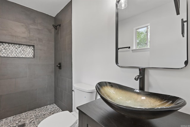 300 Dryad Ln, Little Rock, AR 72205 - bathroom featuring vanity, a tile shower, and toilet