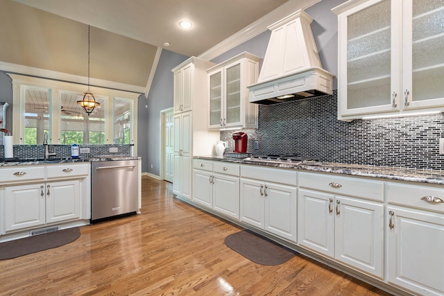 kitchen with visible vents, white cabinets, backsplash, a notable chandelier, and stainless steel appliances