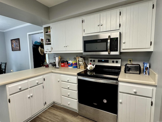 7 Franklin Cir, Searcy, AR 72143 - kitchen with light countertops, dark wood finished floors, white cabinets, and stainless steel appliances