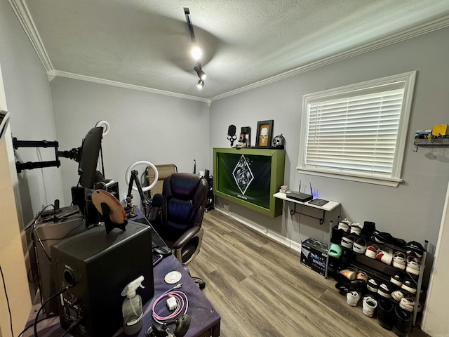7 Franklin Cir, Searcy, AR 72143 - rec room with a textured ceiling, ornamental molding, and wood finished floors