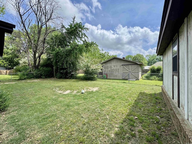 7 Franklin Cir, Searcy, AR 72143 - view of yard with an outdoor structure and a fenced backyard