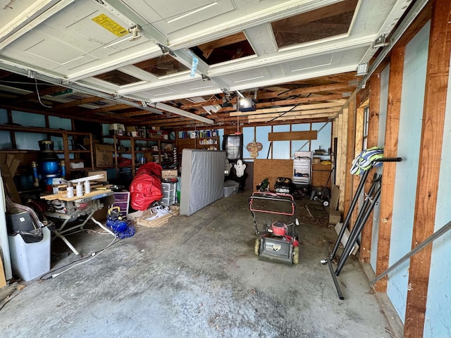 7 Franklin Cir, Searcy, AR 72143 - garage featuring a garage door opener
