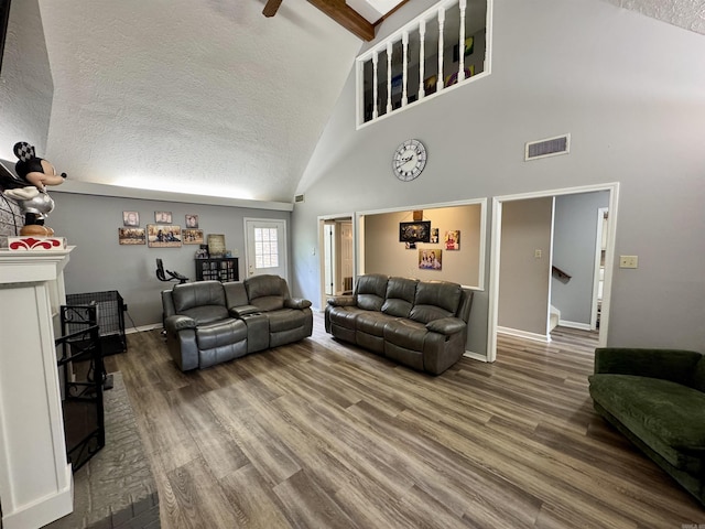 7 Franklin Cir, Searcy, AR 72143 - living area with a textured ceiling, high vaulted ceiling, baseboards, wood finished floors, and visible vents