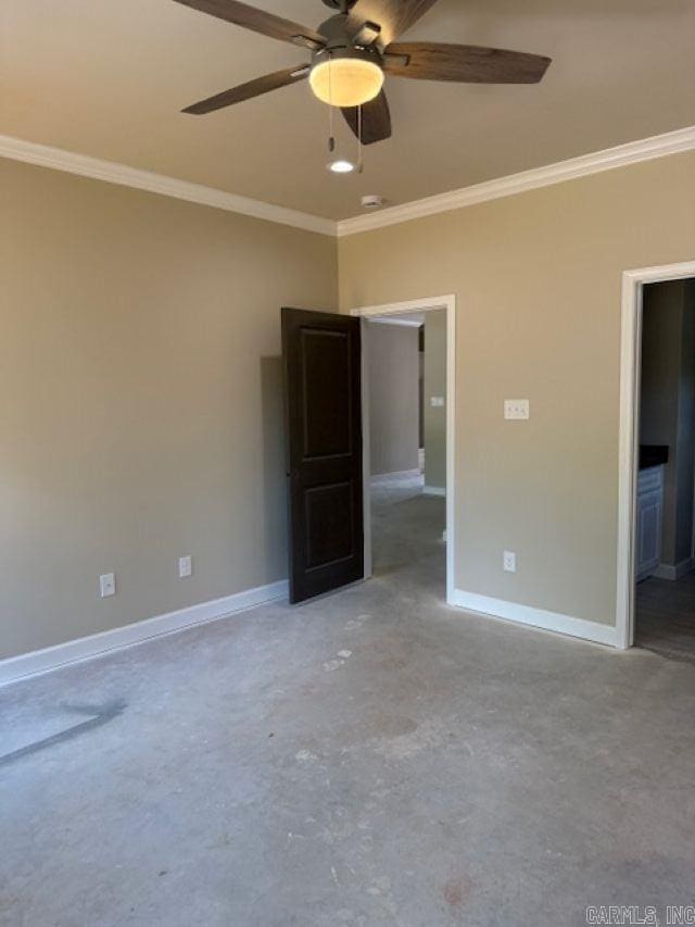 unfurnished room featuring crown molding, concrete flooring, ceiling fan, and baseboards