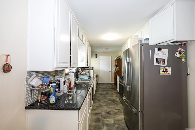 kitchen with white cabinets, a sink, stove, tasteful backsplash, and stainless steel refrigerator with ice dispenser