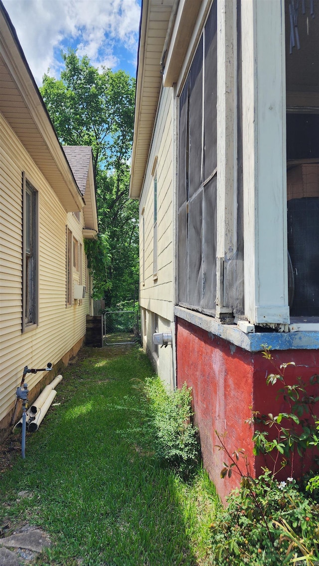 110 S Summit St, Little Rock, AR 72205 - view of property exterior featuring a yard