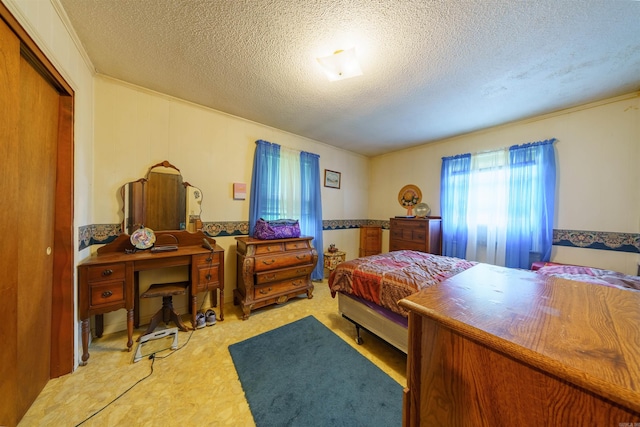 3009 N Main St, Mount Pleasant, AR 72651 - bedroom with light floors, a closet, and a textured ceiling