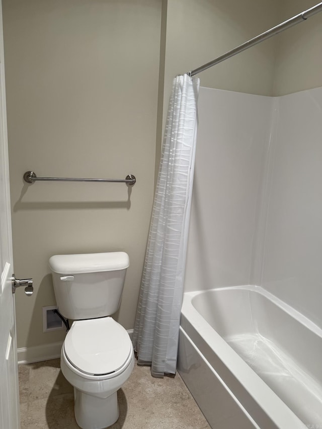 bathroom featuring baseboards, shower / tub combo with curtain, and toilet
