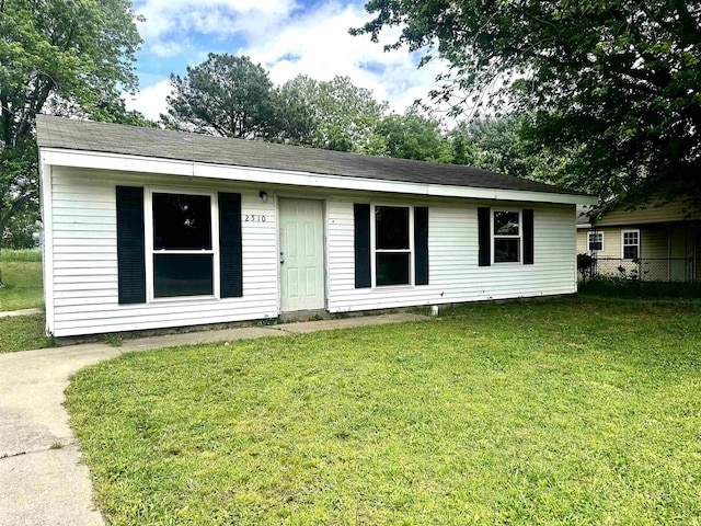 2510 Mary Jane Dr, Jonesboro, AR 72401 - ranch-style house featuring a front lawn