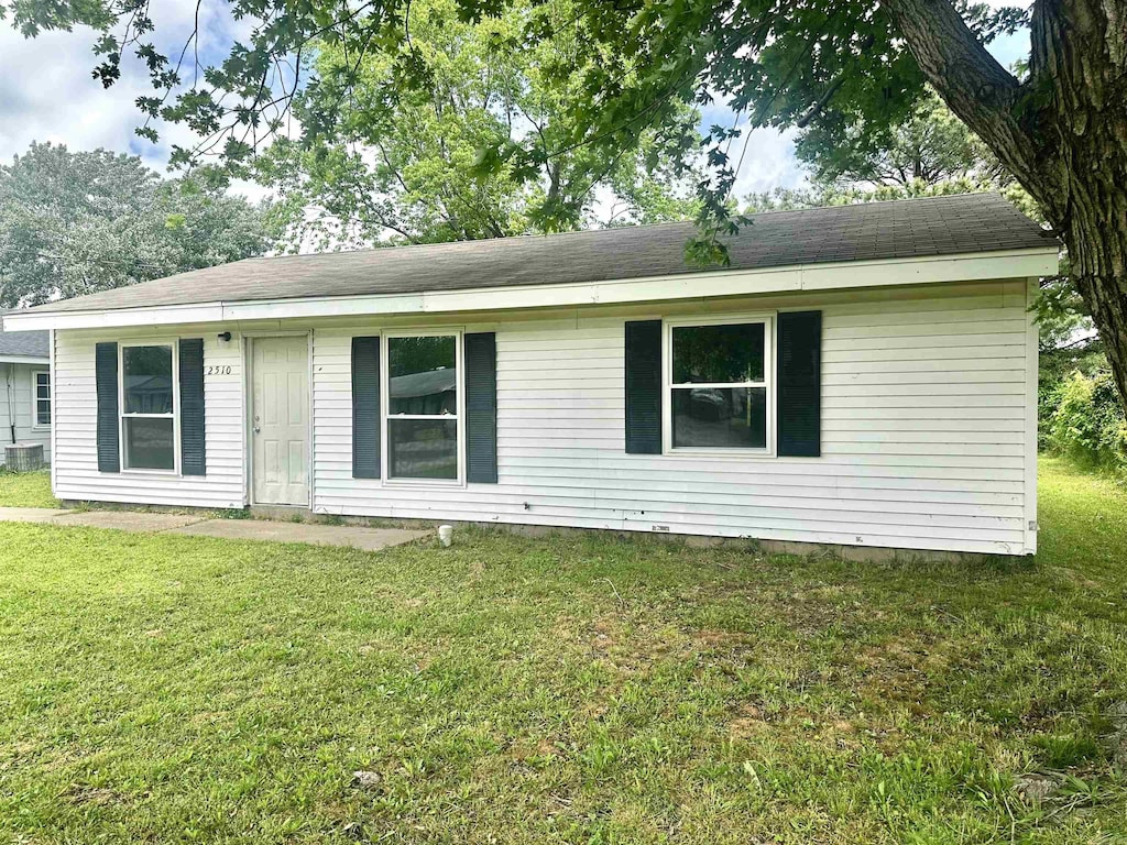 2510 Mary Jane Dr, Jonesboro, AR 72401 - rear view of property featuring a yard
