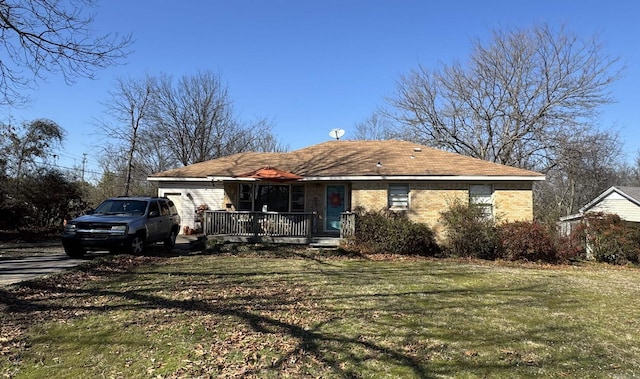 view of front of home with covered porch, a front lawn, and brick siding
