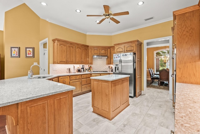kitchen featuring appliances with stainless steel finishes, a sink, a ceiling fan, backsplash, and visible vents
